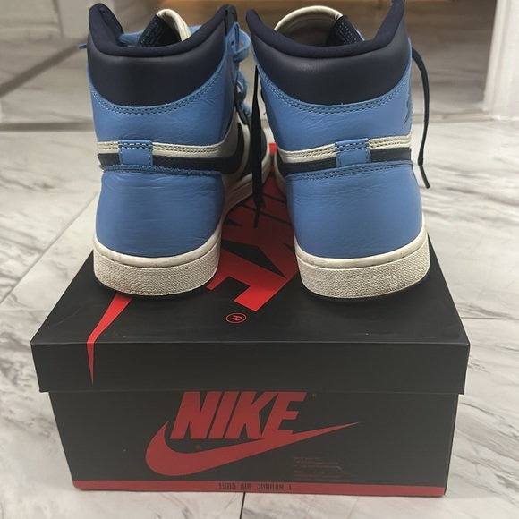 Air Jordan Retro 1 ‘Obsidians” - Picture 4 of 5